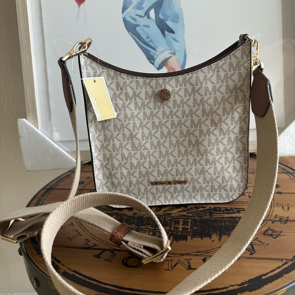 Michael Kors - Briley Small Logo Messenger Bag - NWT - Picture 5 of 8